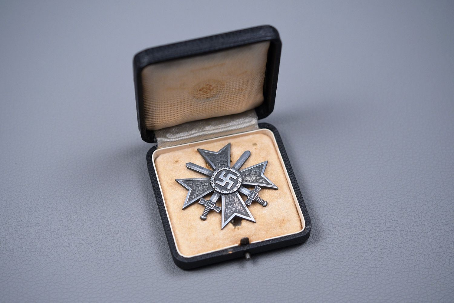 WWII GERMAN 1939 WAR MERIT CROSS 1st CLASS w/SWORDS - CASED WWII GERMAN 1939 WAR MERIT CROSS 1st CLASS w/SWORDS - CASED