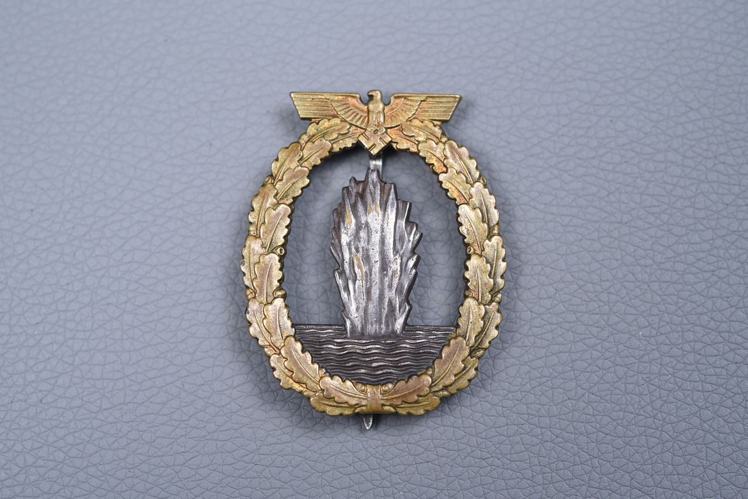 WWII GERMAN KRIEGSMARINE MINESWEEPER BADGE BY SCHWERIN