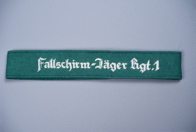 WWII GERMAN LUFTWAFFE CUFF TITLE 'FALLSCHIRM-JÄGER RGT 1' IN BULLION - MINT