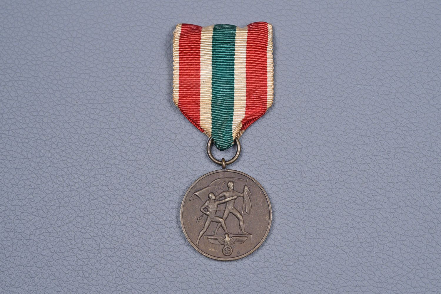 WWII GERMAN MEMELLANDS MEDAL ON ORIGINAL RIBBON