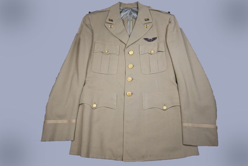 pre-WORLD WAR II U.S. ARMY AIR CORPS OFFICER TAN UNIFORM JACKET w/INSIGNIA - BULLION WING
