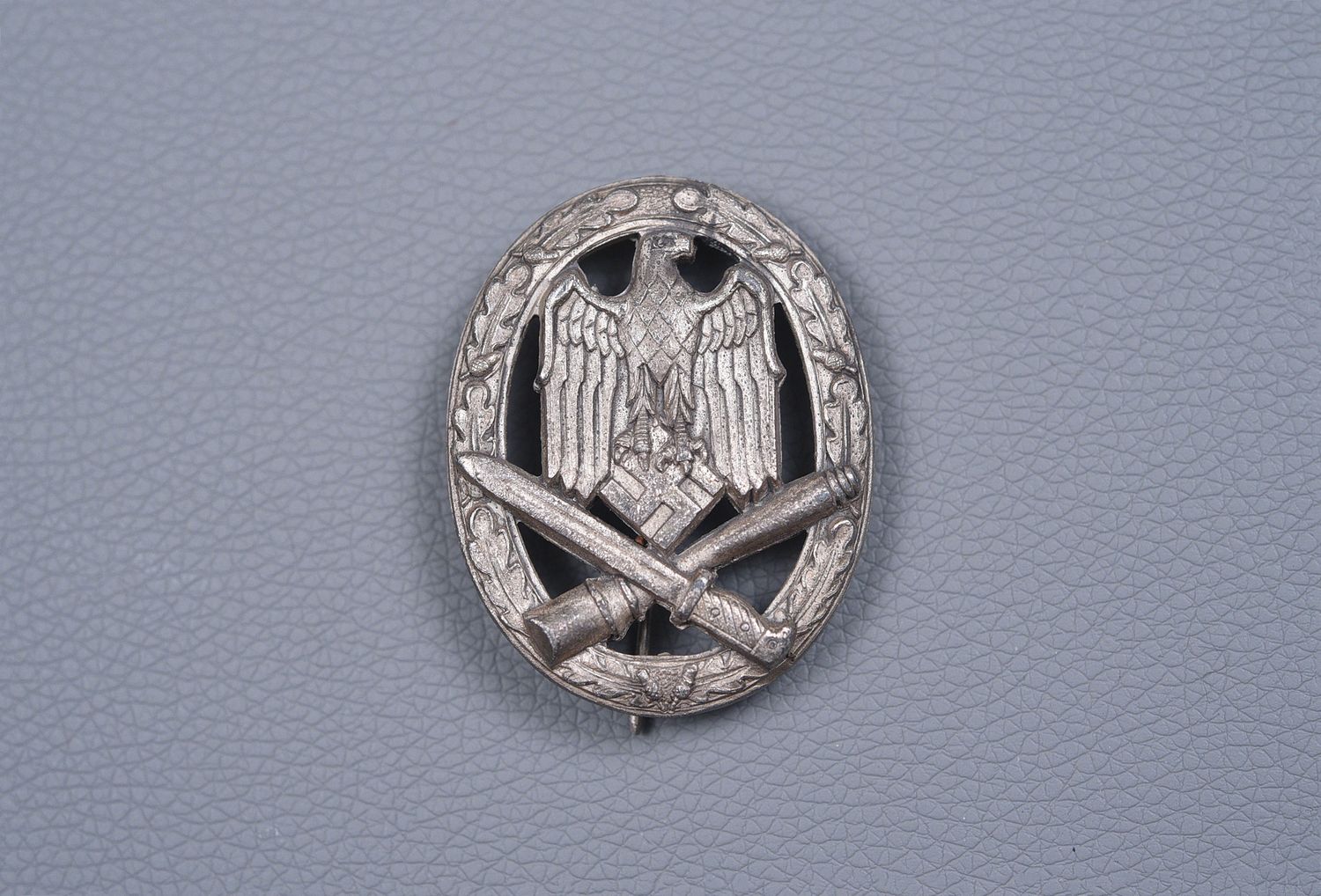 WWII GERMAN GENERAL ASSAULT BADGE - SOLID CONSTRUCTION WWII GERMAN GENERAL ASSAULT BADGE - SOLID CONSTRUCTION