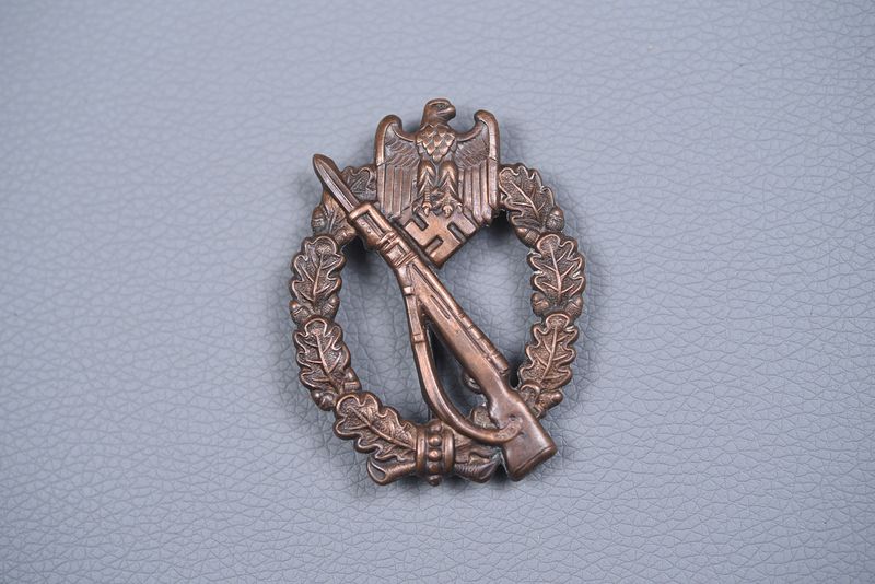 WWII GERMAN INFANTRY ASSAULT BADGE IN BRONZE - CUPAL