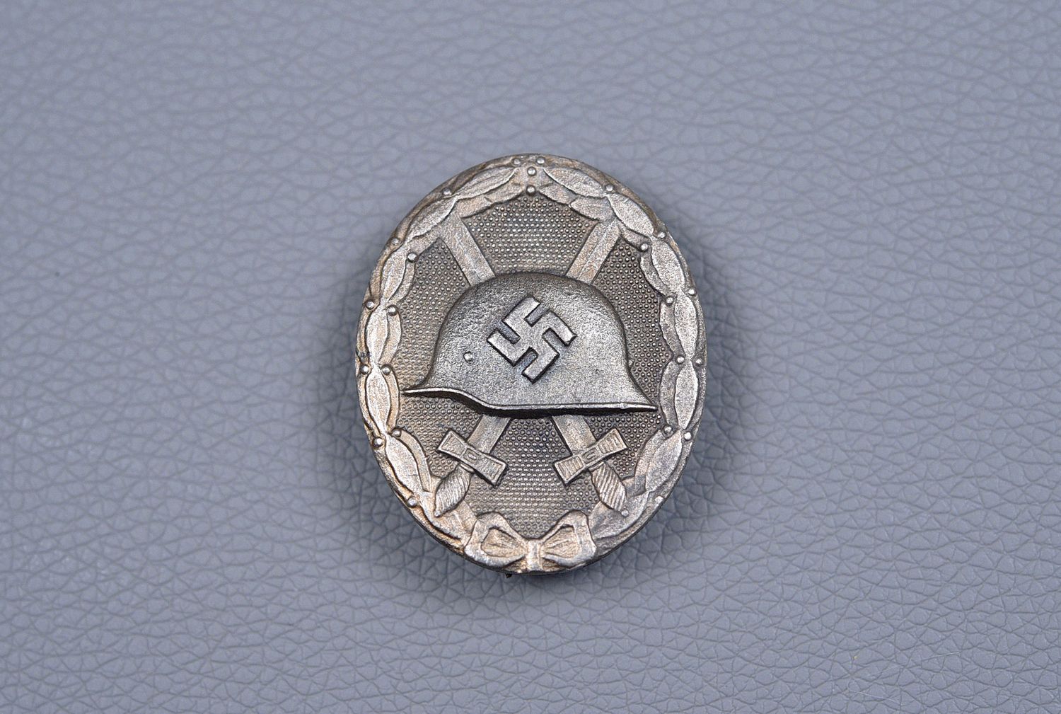 WWII GERMAN 1939 WOUND BADGE IN SILVER MARKED L/14 WWII GERMAN 1939 WOUND BADGE IN SILVER MARKED L/14