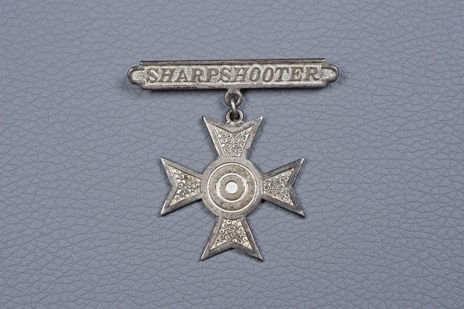 WWI U.S. MARINE CORPS RIFLE SHARPSHOOTER BADGE – OPEN CATCH WWI U.S. MARINE CORPS RIFLE SHARPSHOOTER BADGE – OPEN CATCH