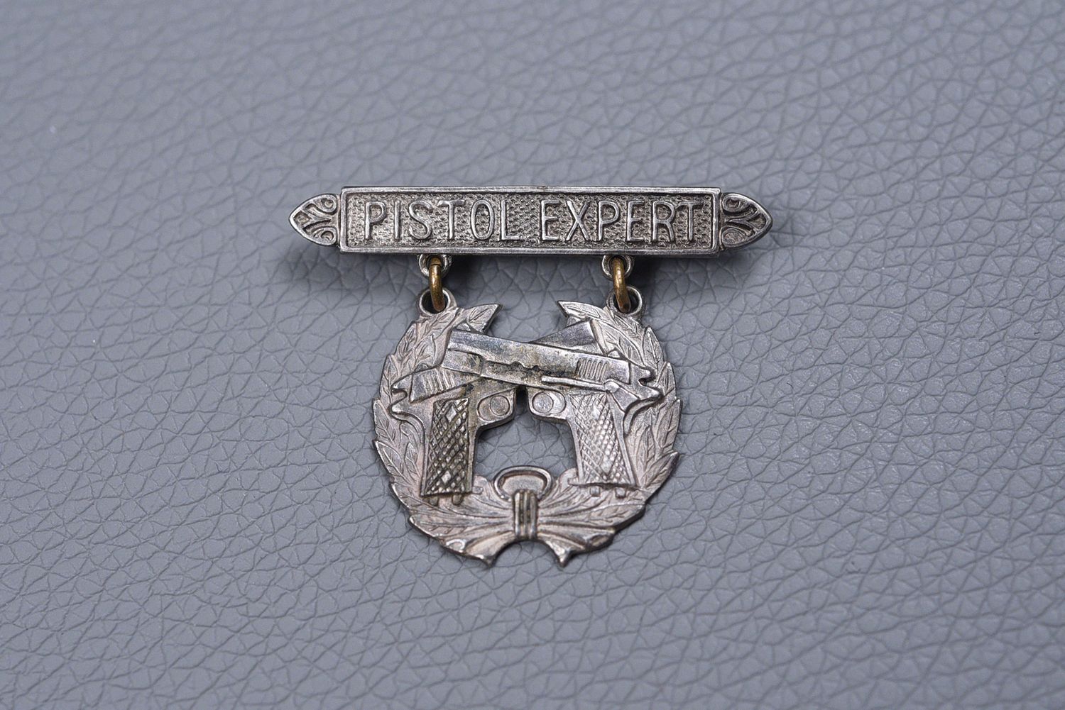 WWII U.S. MARINE CORPS PISTOL EXPERT SHOOTING BADGE BY N.S. MEYERS - PIN BACK WWII U.S. MARINE CORPS PISTOL EXPERT SHOOTING BADGE BY N.S. MEYERS - PIN BACK