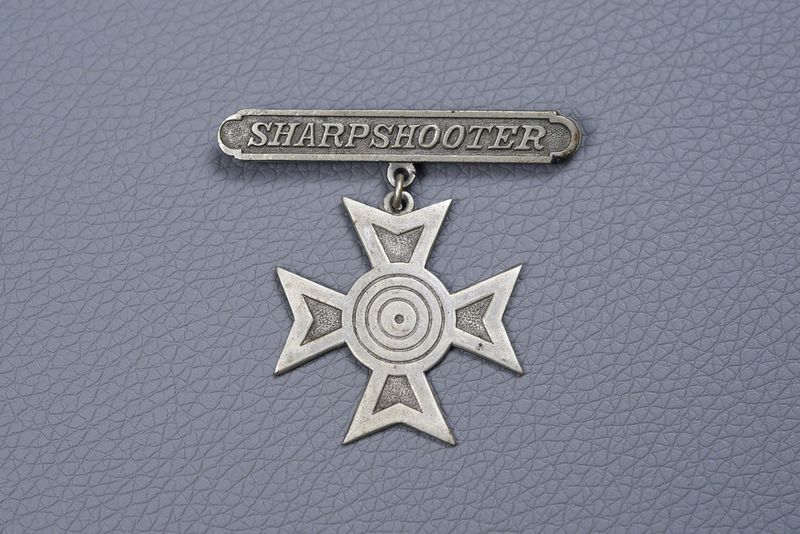 WWI U.S. U.S. MARINE CORPS RIFLE SHARPSHOOTER BADGE WWI U.S. U.S. MARINE CORPS RIFLE SHARPSHOOTER BADGE