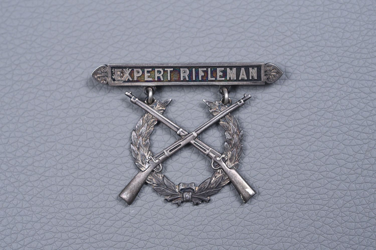 Pre-WWI U.S. EXPERT RIFLE BADGE – ENGRAVED, 2 PIECE, OPEN CATCH Pre-WWI U.S. EXPERT RIFLE BADGE – ENGRAVED, 2 PIECE, OPEN CATCH