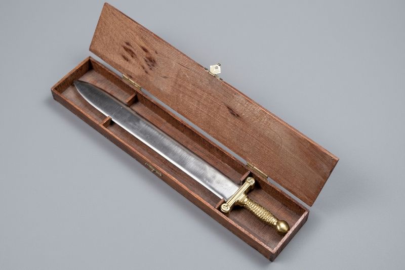 CIVIL WAR CONFEDERATE FOOT ARTILLERY SWORD MINIATURE IN CASE - CUSTOM MADE CIVIL WAR CONFEDERATE FOOT ARTILLERY SWORD MINIATURE IN CASE - CUSTOM MADE