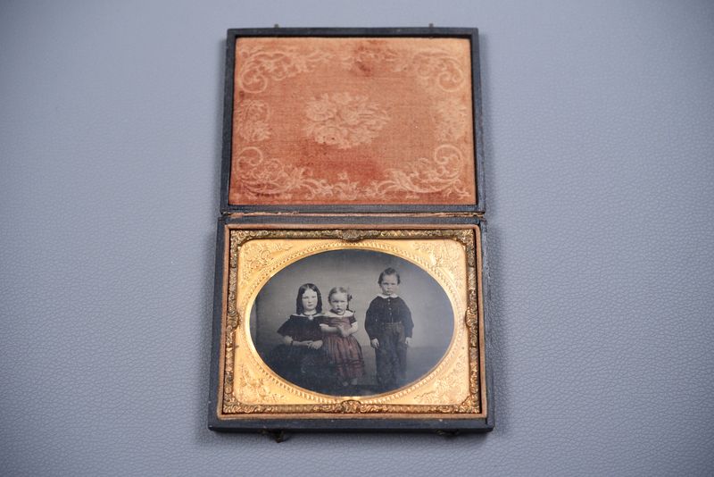 CIVIL WAR TIN TYPE OF 3 CHILDREN, TINTED - SIMILAR TO AMOS HUMISTON CIVIL WAR TIN TYPE OF 3 CHILDREN, TINTED - SIMILAR TO AMOS HUMISTON