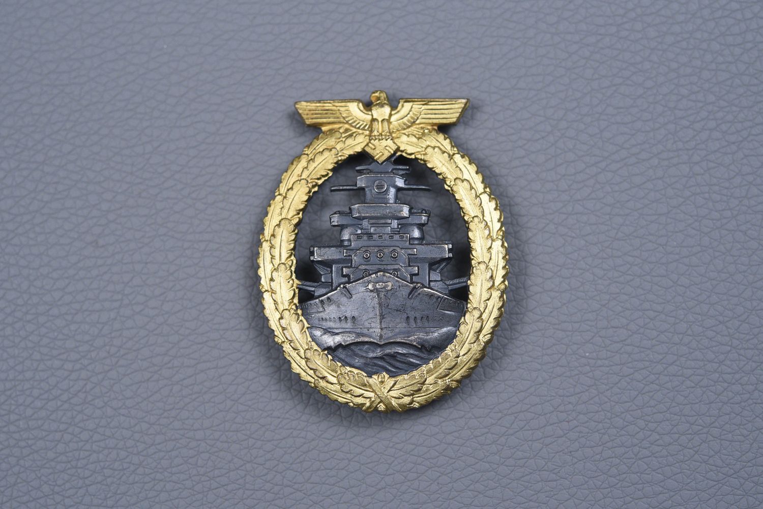 WWII GERMAN HIGH SEAS FLEET BADGE BY SCHWERIN WWII GERMAN HIGH SEAS FLEET BADGE BY SCHWERIN