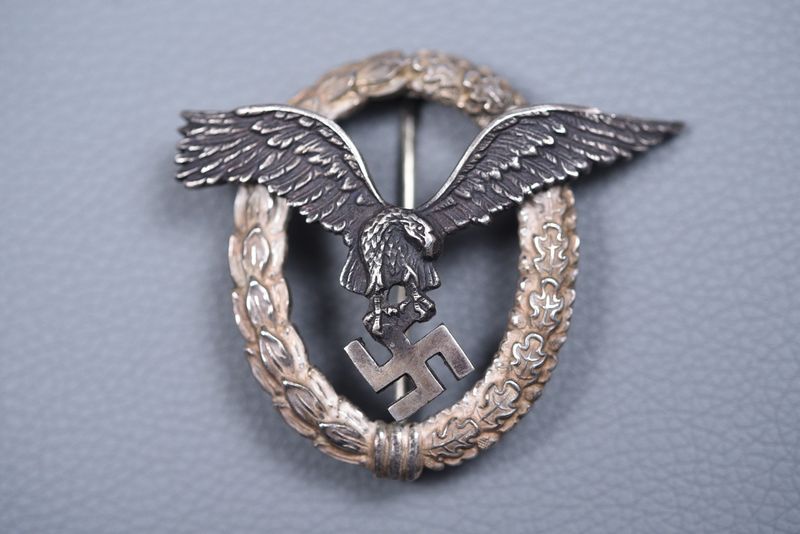 WWII GERMAN LUFTWAFFE PILOT'S BADGE BY 'OM'