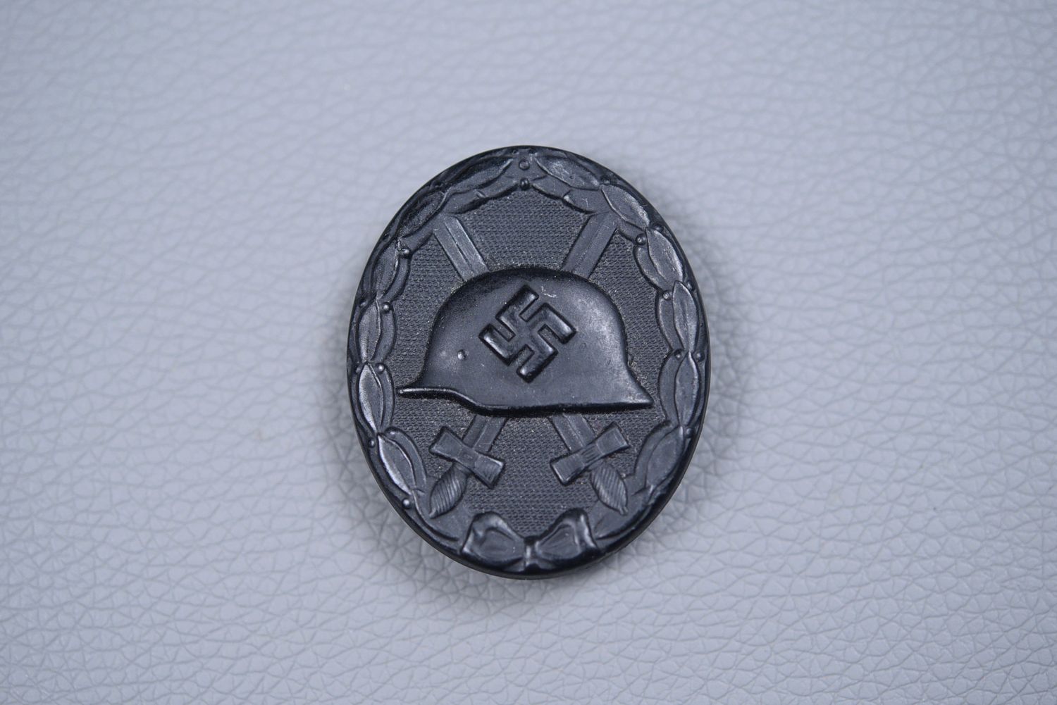 WWII GERMAN BLACK WOUND BADGE - MINT WWII GERMAN BLACK WOUND BADGE - MINT