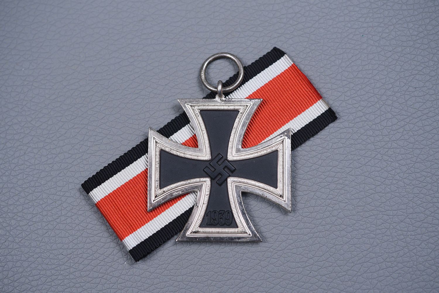 WWII GERMAN 1939 IRON CROSS BY WACHTLER & LANGE - MINT WWII GERMAN 1939 IRON CROSS BY WACHTLER & LANGE - MINT