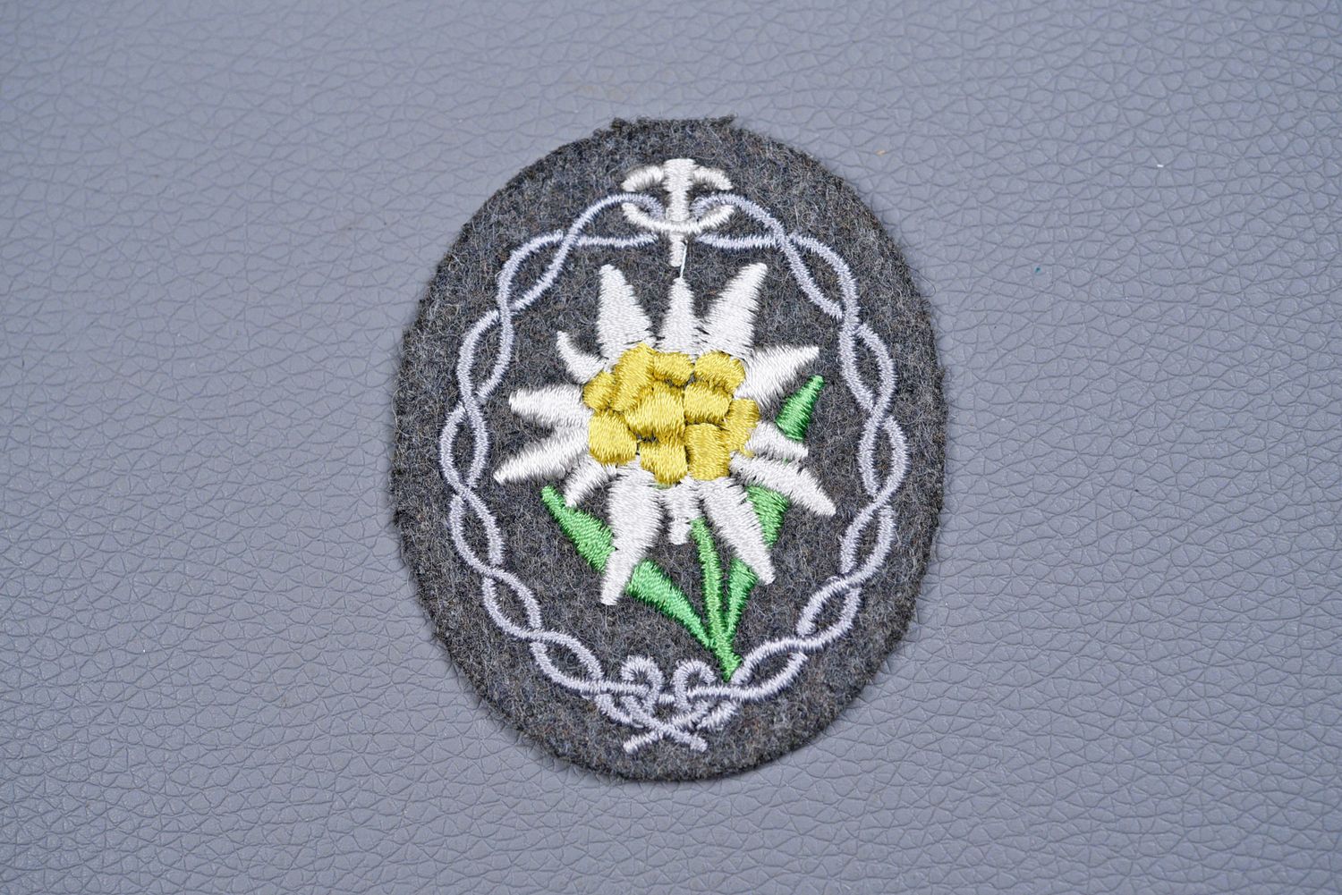 WWII GERMAN ARMY GEBIRGSJÄGER EDELWEISS IN CLOTH ON FELGRAU WOOL WWII GERMAN ARMY GEBIRGSJÄGER EDELWEISS IN CLOTH ON FELGRAU WOOL