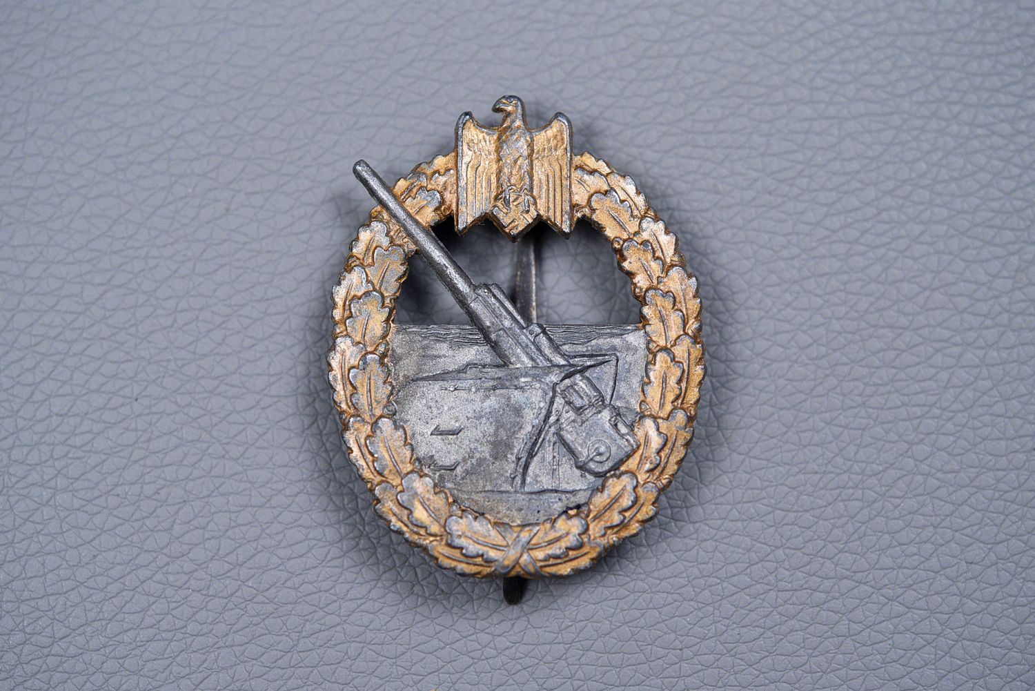 WWII GERMAN KRIEGSMARINE COASTAL ARTILLERY BADGE BY JUNCKER WWII GERMAN KRIEGSMARINE COASTAL ARTILLERY BADGE BY JUNCKER