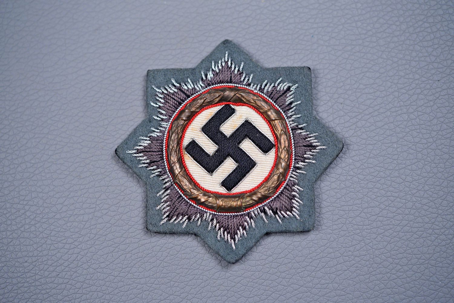 WWII GERMAN CROSS IN GOLD, CLOTH - MAKER MARKED & UNFORM REMOVED WWII GERMAN CROSS IN GOLD, CLOTH - MAKER MARKED & UNFORM REMOVED