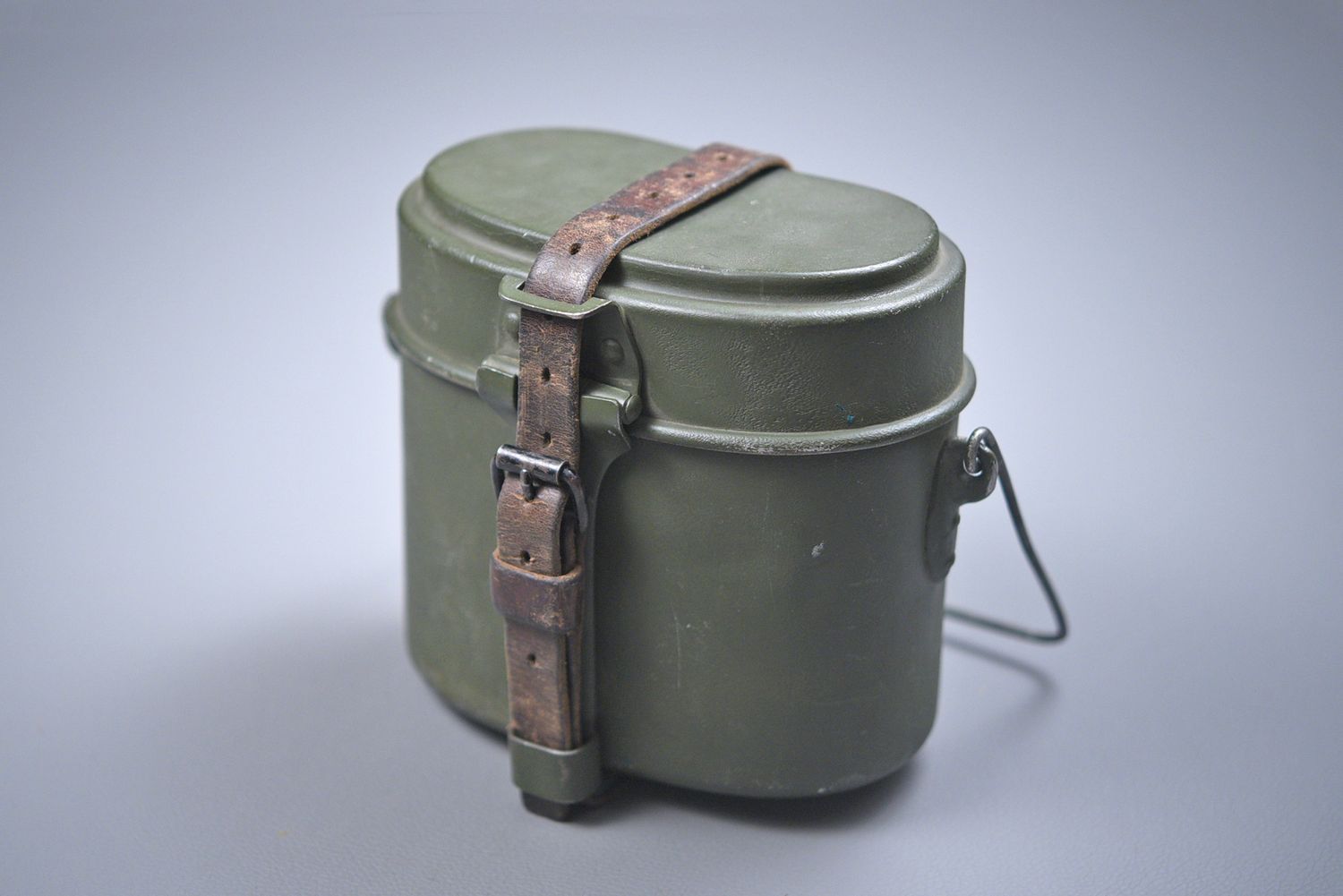 WWII GERMAN MODEL 1931 MESS KIT w/LEATHER STRAP - DATED '40/41' WWII GERMAN MODEL 1931 MESS KIT w/LEATHER STRAP - DATED '40/41'
