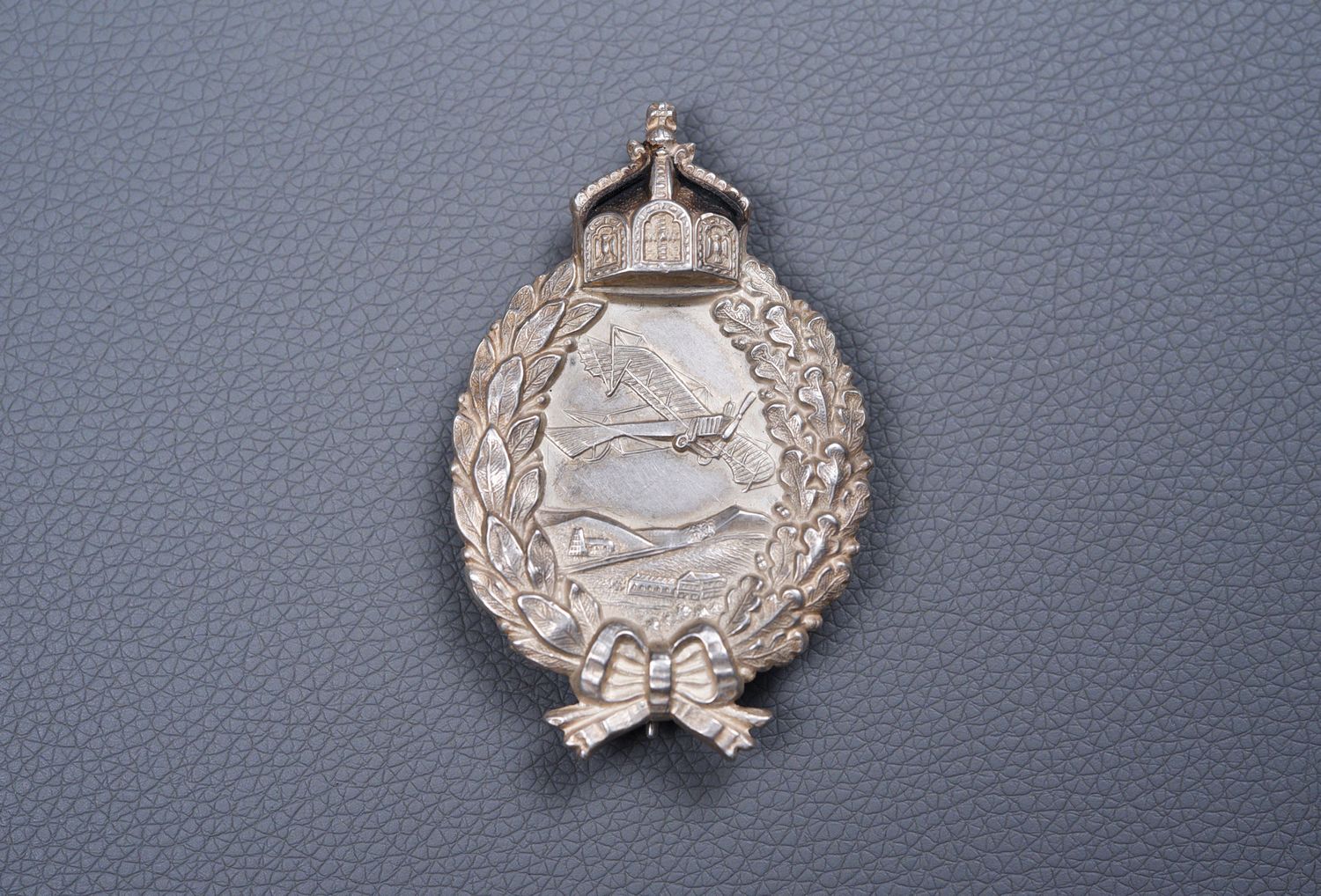 WWII IMPERIAL GERMAN PILOT'S BADGE BY C.E. JUNCKER WWII IMPERIAL GERMAN PILOT'S BADGE BY C.E. JUNCKER