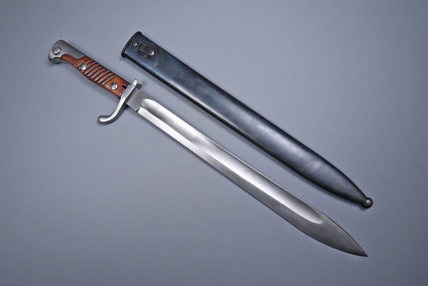 WWI GERMAN MODEL 98/05 BUTCHER BAYONET DATED '15' w/HIGH EARS WWI GERMAN MODEL 98/05 BUTCHER BAYONET DATED '15' w/HIGH EARS