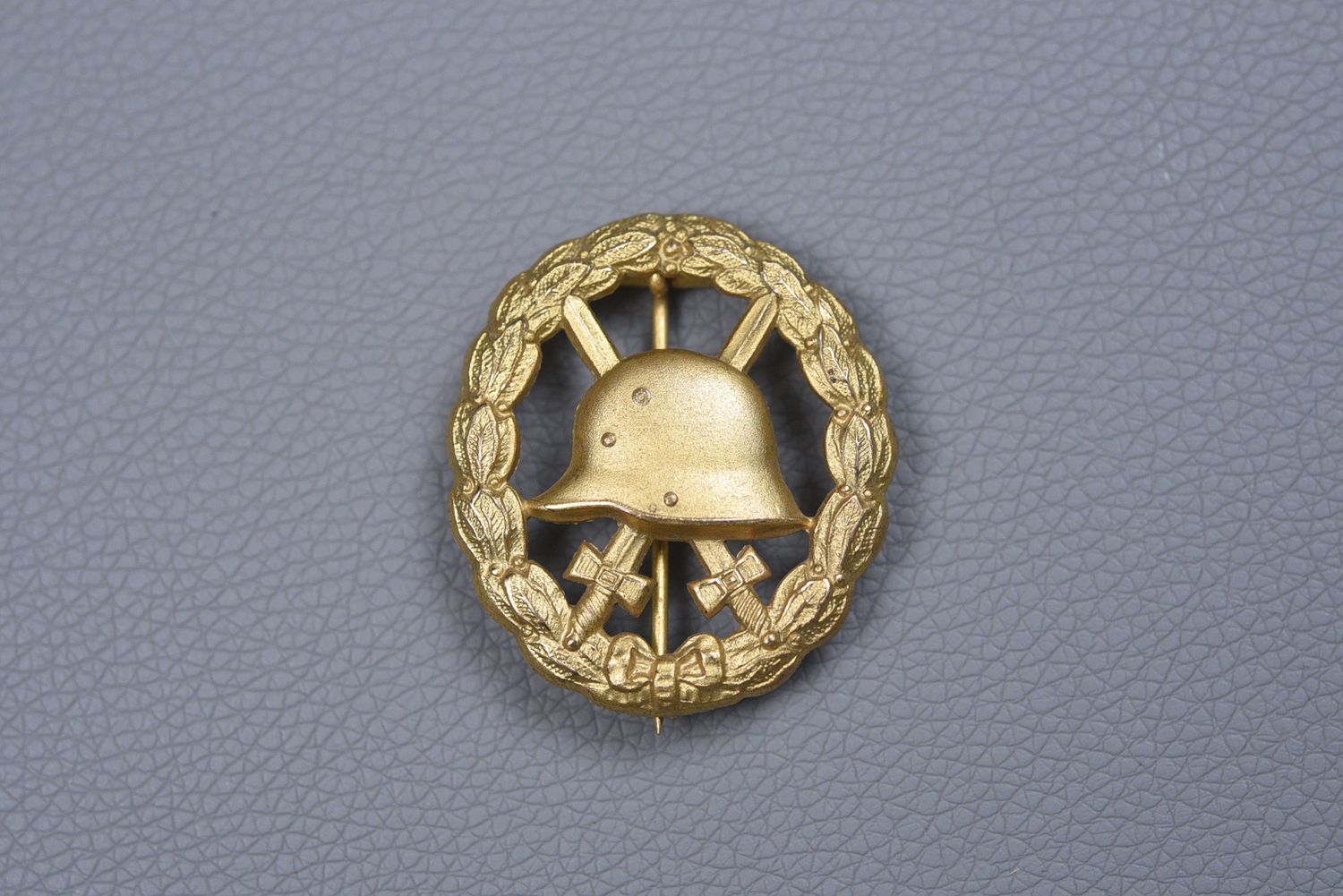 WWI GERMAN M1918 GOLD WOUND BADGE - CUT OUT WWI GERMAN M1918 GOLD WOUND BADGE - CUT OUT