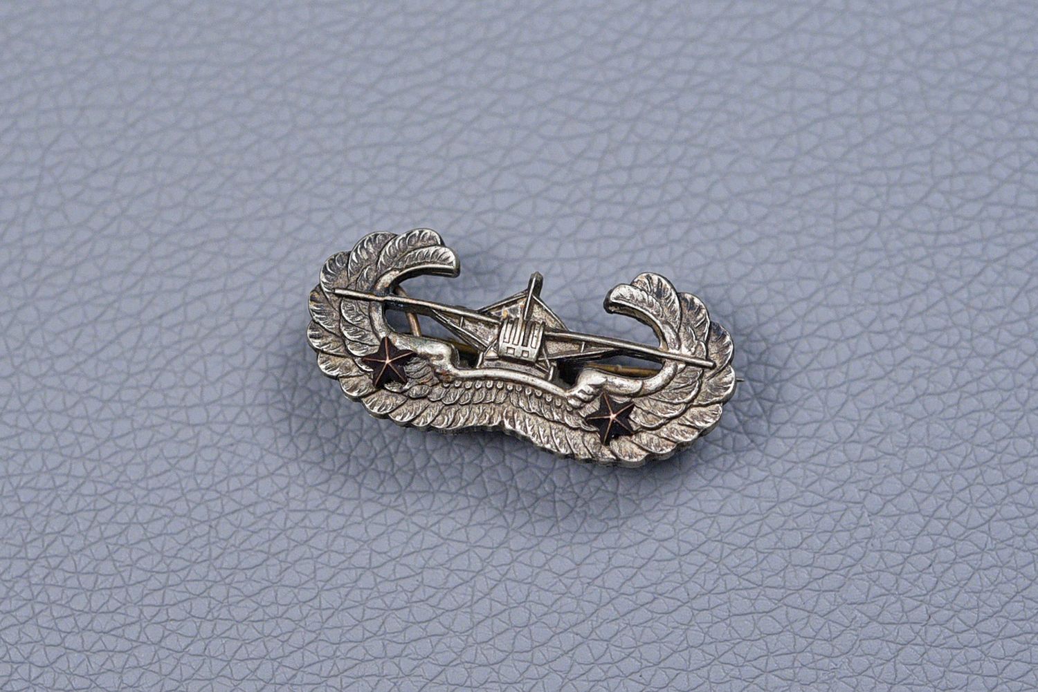 WWII U.S. ARMY BRITISH MADE GLIDER ASSAULT BADGE w/2 COMBAT STARS