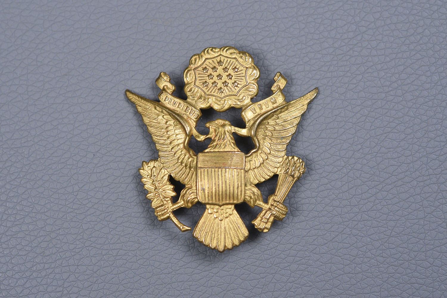 WWII U.S. ARMY OFFICER'S VISOR HAT INSIGNIA