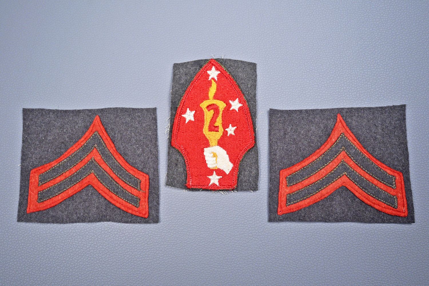 WWII U.S. MARINE CORPS 2nd MAR. DIV. INSIGNIA GROUP - CUT FROM UNIFORM - NAMED WWII U.S. MARINE CORPS 2nd MAR. DIV. INSIGNIA GROUP - CUT FROM UNIFORM - NAMED