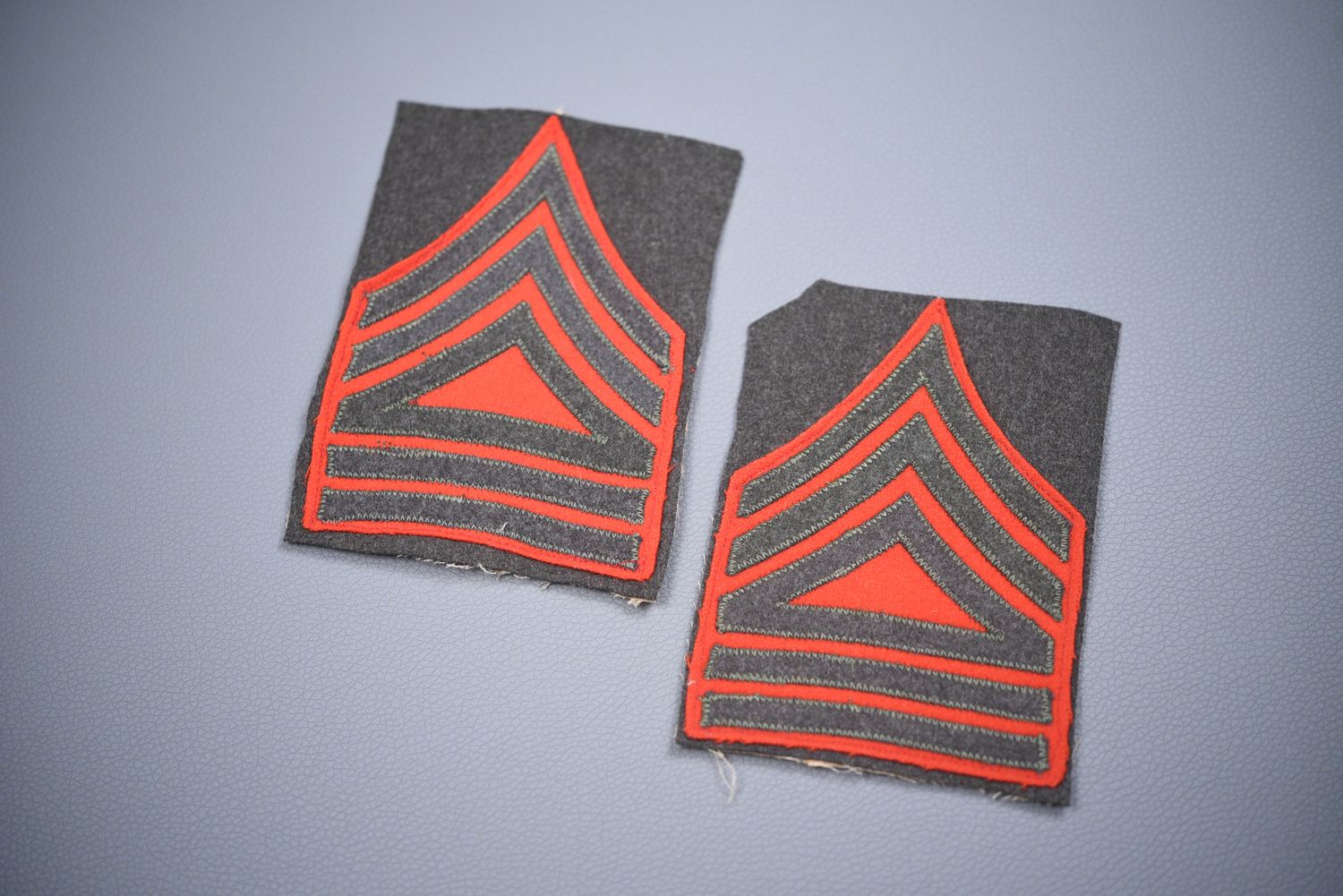 WWII U.S. MARINE CORPS TECH. FIRST SERGEANT CHEVRON PAIR - CUT FROM UNIFORM WWII U.S. MARINE CORPS TECH. FIRST SERGEANT CHEVRON PAIR - CUT FROM UNIFORM