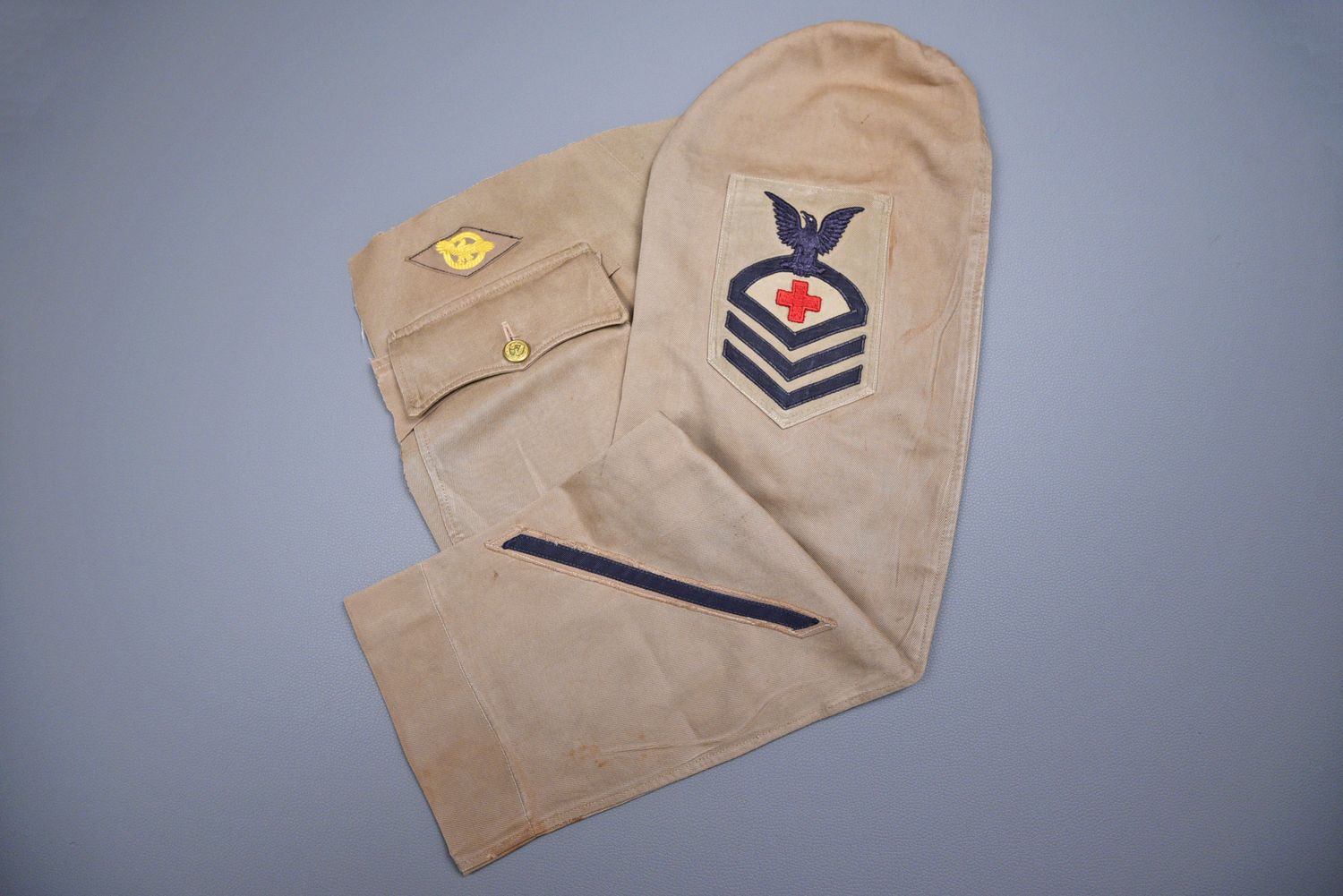 WWII U.S. NAVY CHIEF PETTY OFFICER PHARMACIST MATE INSIGNIA GROUP - CUT FROM UNIFORM WWII U.S. NAVY CHIEF PETTY OFFICER PHARMACIST MATE INSIGNIA GROUP - CUT FROM UNIFORM