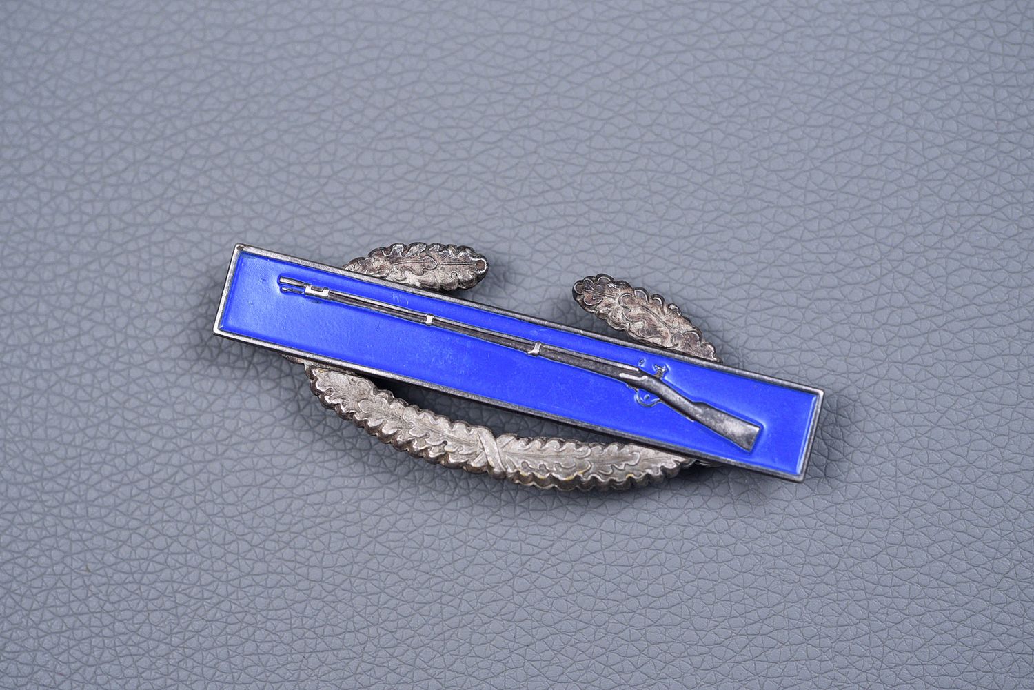 WWII U.S. ARMY COMBAT INFANTRY BADGE - 2-PIECE STERLING, HEAVY WREATH WWII U.S. ARMY COMBAT INFANTRY BADGE - 2-PIECE STERLING, HEAVY WREATH