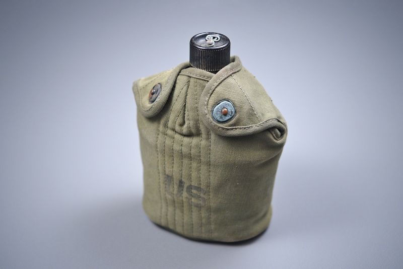 VIETNAM WAR MODEL 1910 CANTEEN, COVER & CUP VIETNAM WAR MODEL 1910 CANTEEN, COVER & CUP