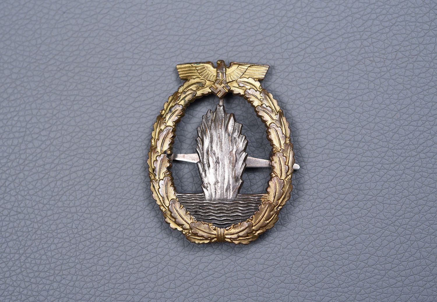 WWII GERMAN KRIEGSMARINE MINESWEEPER BADGE w/HORIZONTAL PIN WWII GERMAN KRIEGSMARINE MINESWEEPER BADGE w/HORIZONTAL PIN