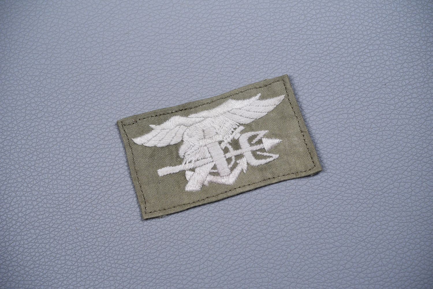 VIETNAM WAR U.S. NAVY SPECIAL WARFARE (SEALS) BADGE - VIETNAMESE EMBROIDERED VIETNAM WAR U.S. NAVY SPECIAL WARFARE (SEALS) BADGE - VIETNAMESE EMBROIDERED