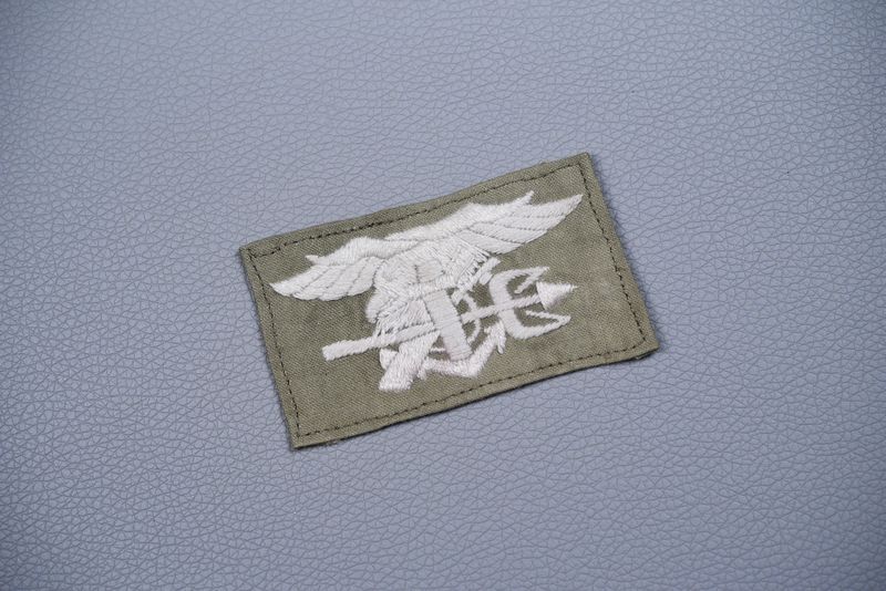 VIETNAM WAR U.S. NAVY SPECIAL WARFARE (SEALS) BADGE - VIETNAMESE EMBROIDERED VIETNAM WAR U.S. NAVY SPECIAL WARFARE (SEALS) BADGE - VIETNAMESE EMBROIDERED