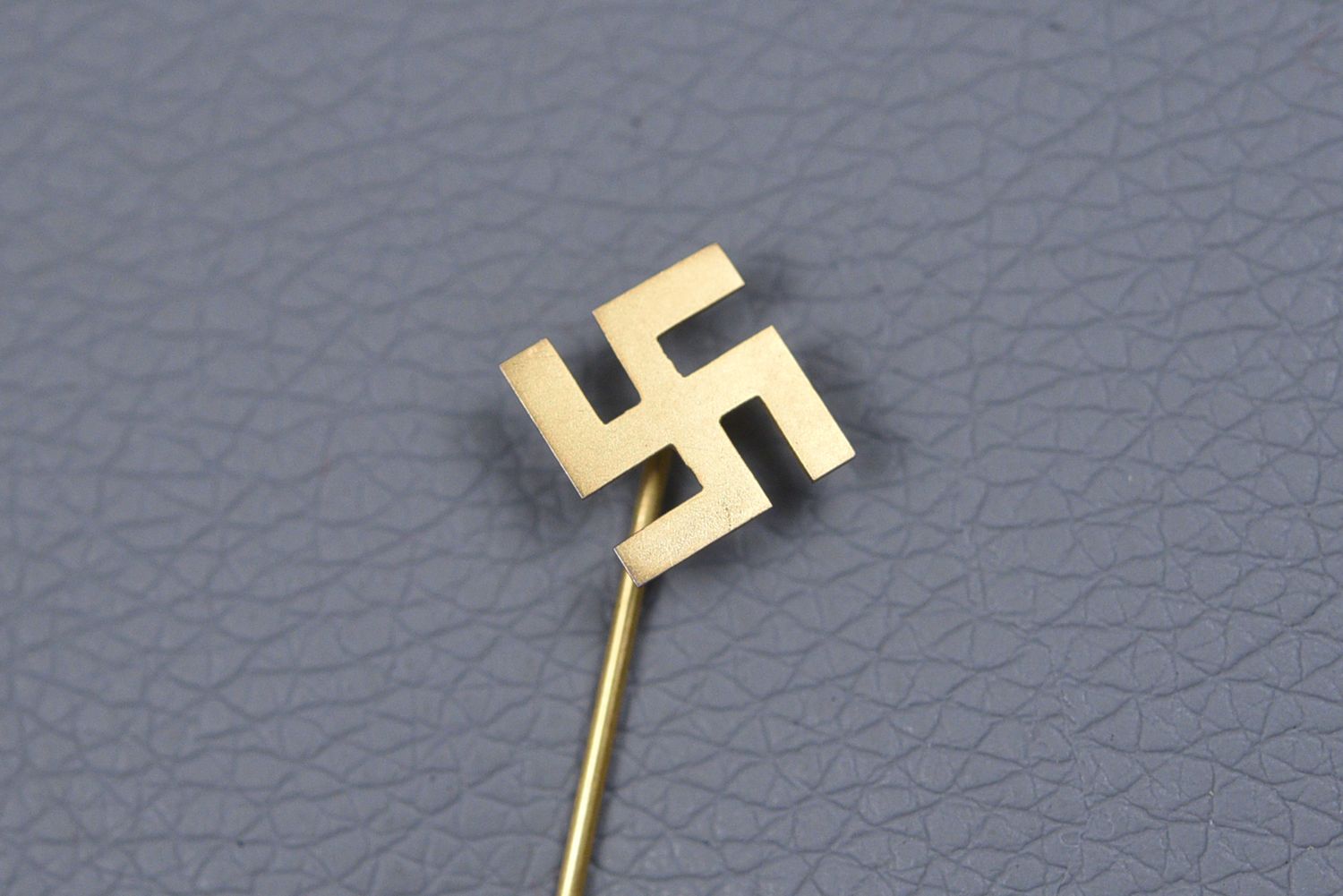 WWII GERMAN SWASTIKA STICK PIN IN 14K GOLD – JEWELER MADE WWII GERMAN SWASTIKA STICK PIN IN 14K GOLD – JEWELER MADE