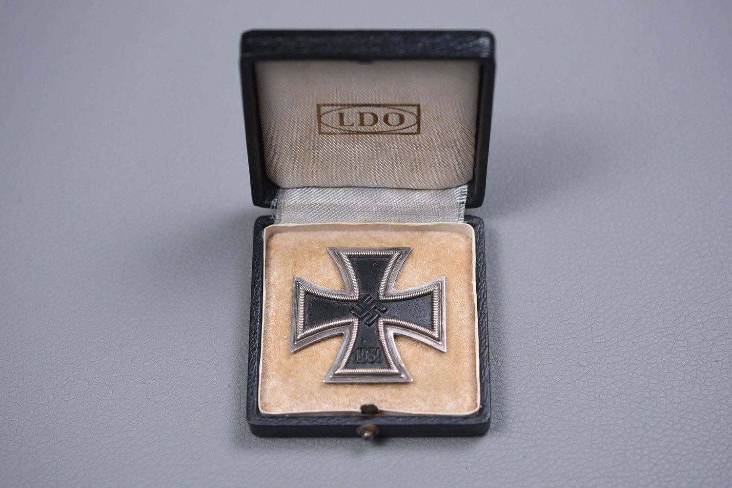 WWII GERMAN 1939 IRON CROSS 1st CLASS IN PRESENTATION CASE BY ZIMMERMANN WWII GERMAN 1939 IRON CROSS 1st CLASS IN PRESENTATION CASE BY ZIMMERMANN