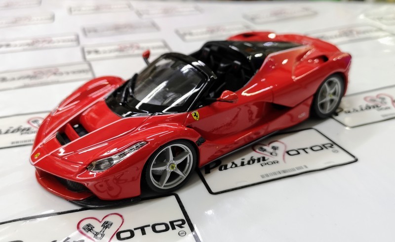 1:24 Ferrari LaFerrari Aperta 2017 Rojo BBURAGO En Display A Granel