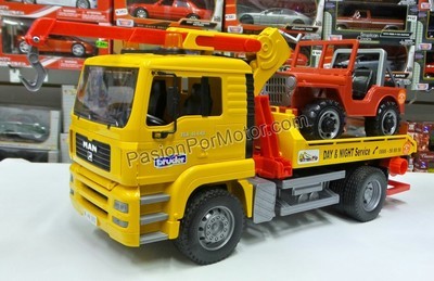 1:16 Man TGA 41.440 Camion Grua de Plataforma Con Jeep BRUDER