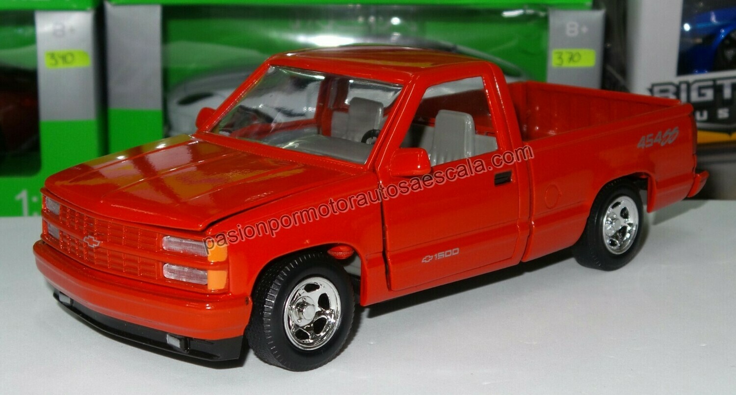 1:24 Chevrolet Pick Up 454 SS 1992 Roja Motor Max En Display / A Granel