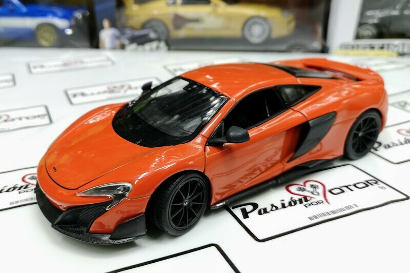 1:24 McLaren 675LT 2015 Naranja WELLY en Display a Granel