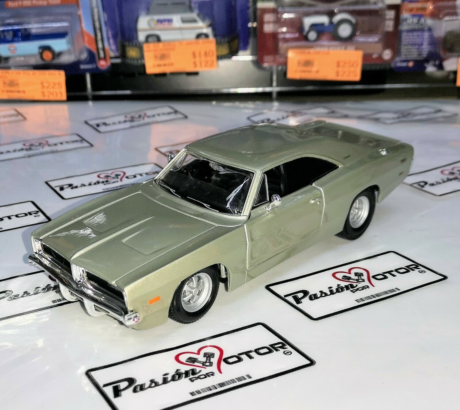 1:25 Dodge Charger R/T 1969 Arena Maisto Special Edition En Display / A Granel 1:24
