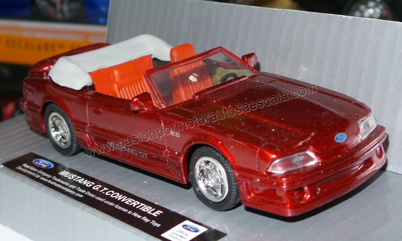 1:43 Ford Mustang GT Convertible 1987 Rojo Fox New Ray
