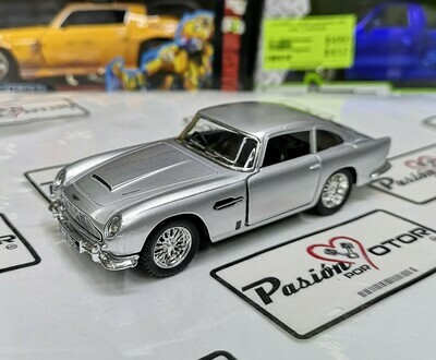 5 Pulgadas / 1:38 Aston Martin DB5 Coupe 1963 Plata KINSMART En Display a Granel 1:32 00407