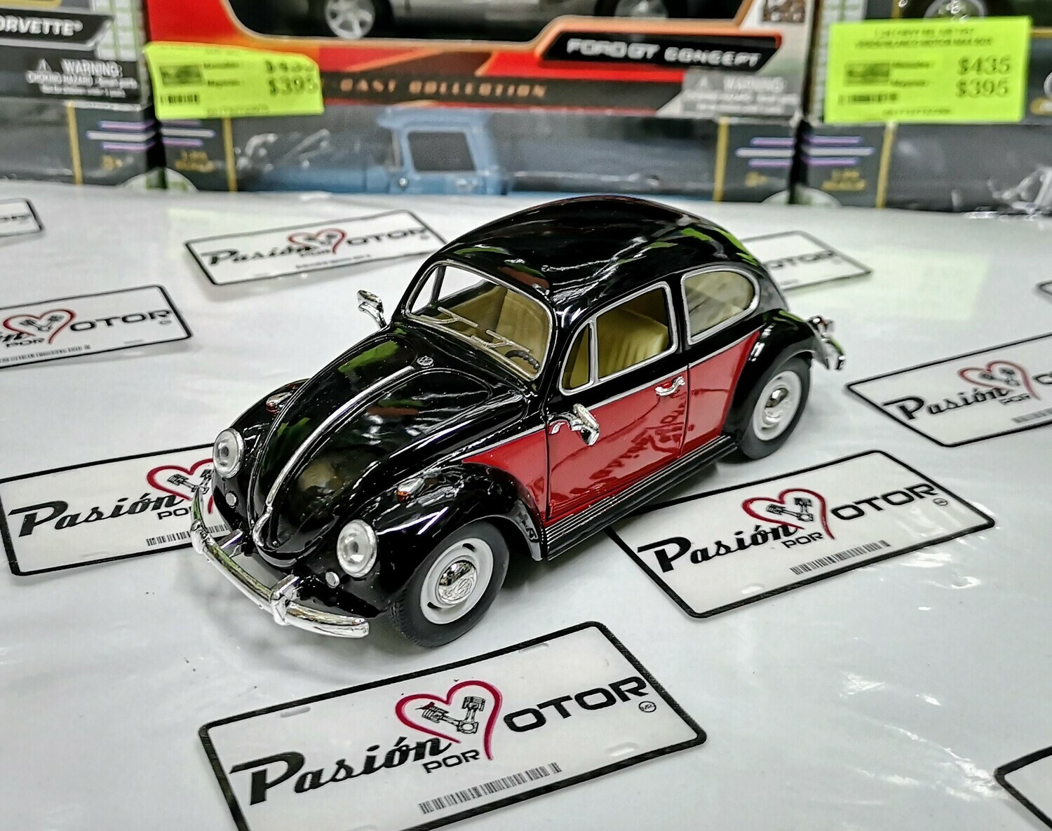 1:24 Volkswagen Beetle 1967 Classic Negro Con Rojo Kinsmart En Display / A Granel