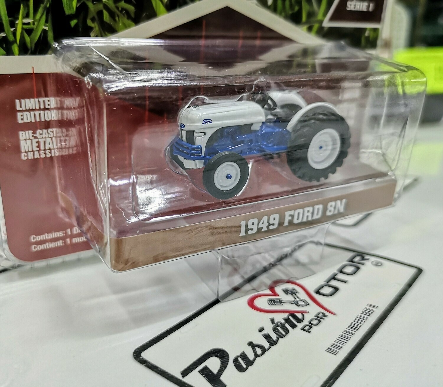 1:64 Ford 8N 1949 Tractor Agricola Greenlight Down On The Farm Serie 1