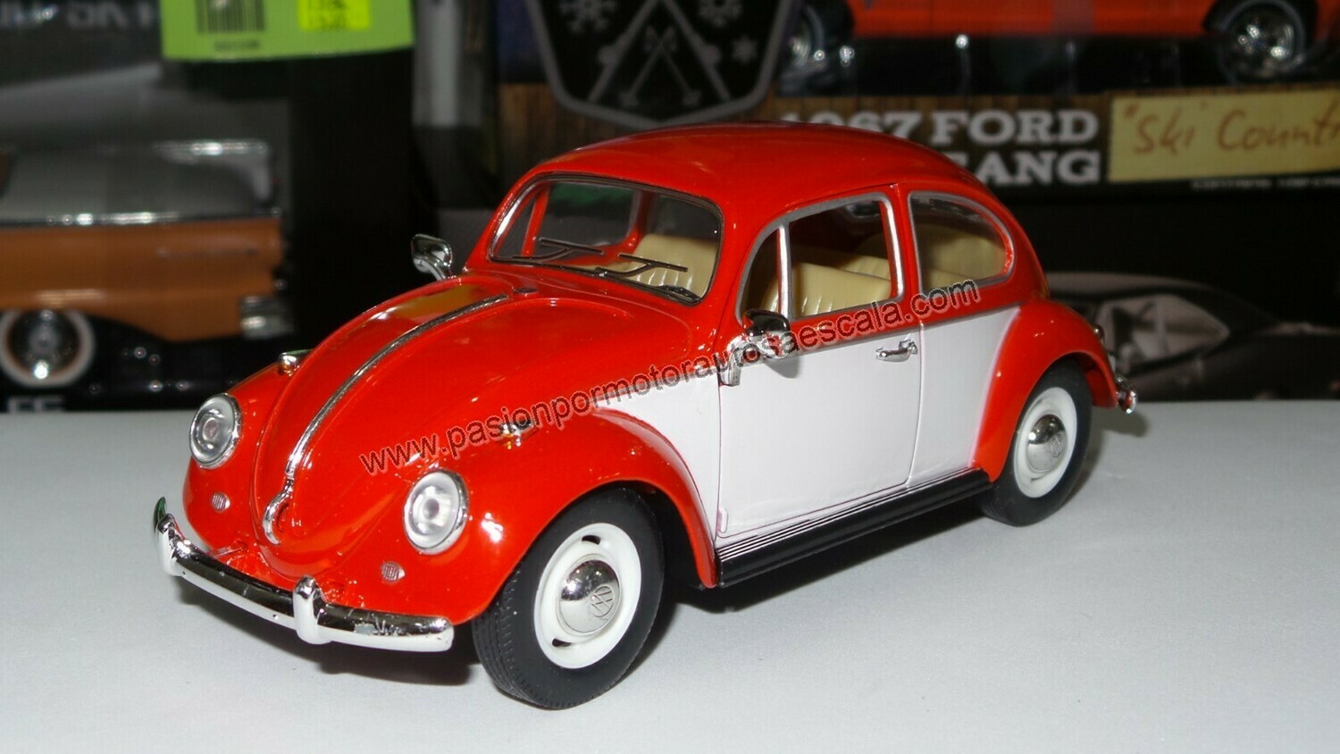1:24 Volkswagen Beetle 1967 Rojo C Blanco Vocho Kinsmart En Display / A Granel
