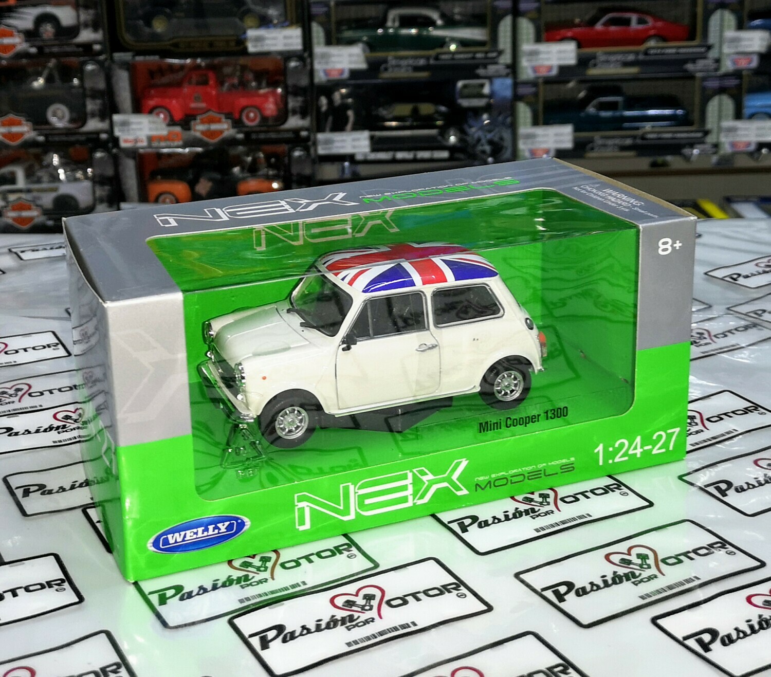 1:24 Mini Cooper 1300 1970 Blanco Con Bandera Inglaterra UK Welly C Caja