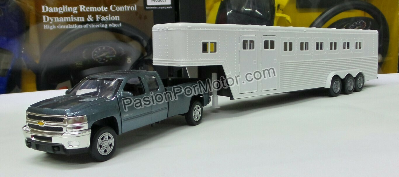 1:32 Chevrolet Silverado 2500 HD Cabina Extendida 2008 C Remolque Trailer P Caballos NEW RAY 00954