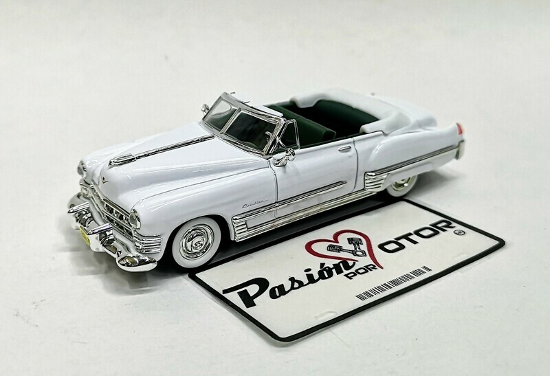 1:43 Cadillac Series 62 Convertible 1949 Blanco LUCKY DIE CAST Road Signature Collection